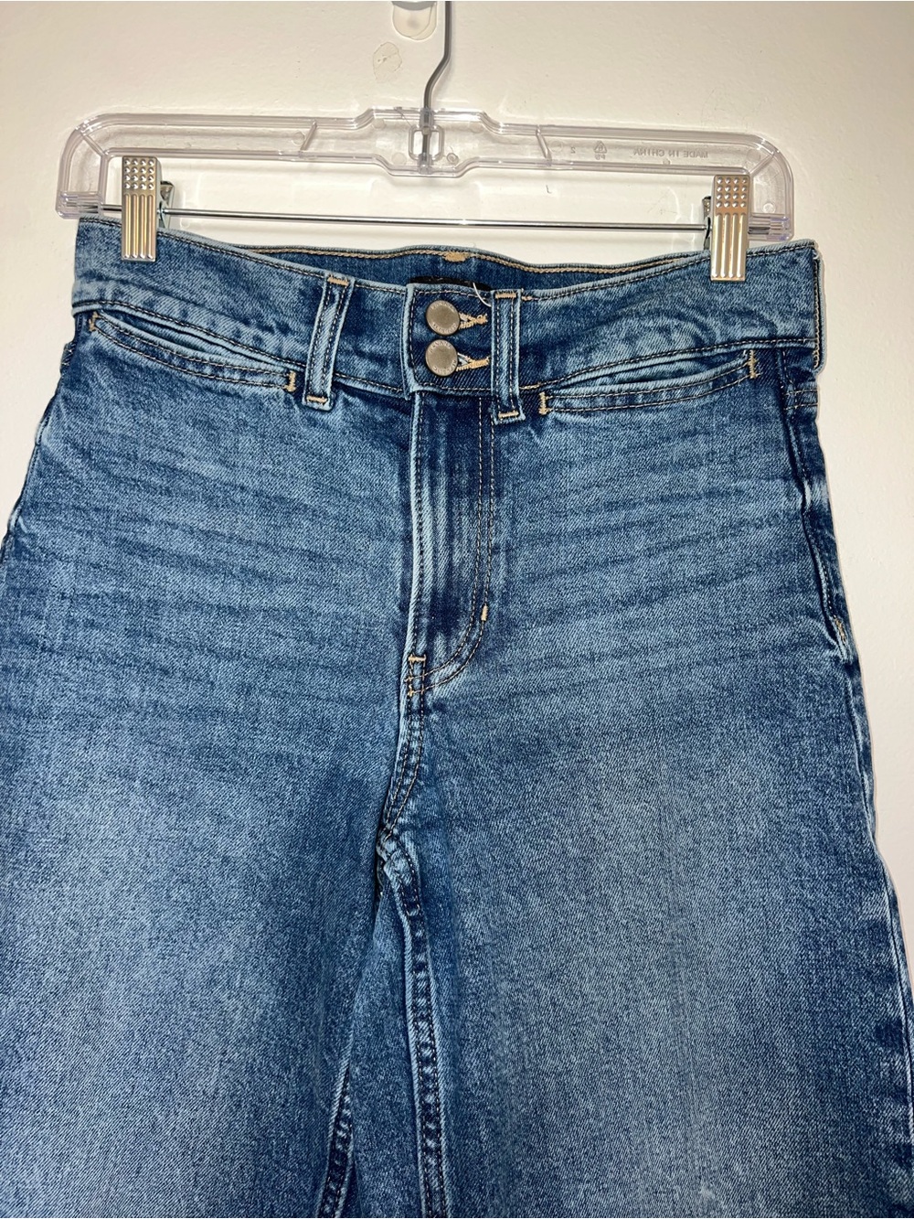 Banana Republic Women’s Barrel jeans in Medium Blue Denim.